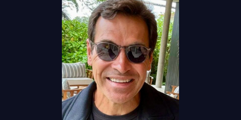 Mariano Marcondes Ferraz explora o impacto dos artistas emergentes na cena das galerias contemporâneas.