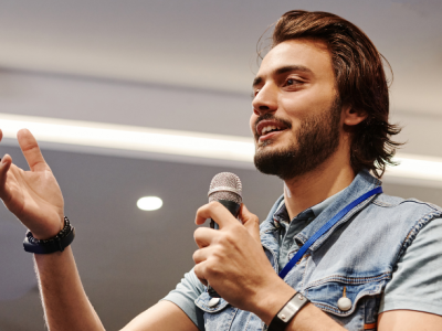 Bruno Garcia Redondo explica por que comunicar com clareza é mais eficaz do que apenas usar palavras bonitas.