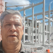 Ricardo Chimirri Candia explica como indicadores ambientais e de eficiência auxiliam no monitoramento do desempenho socioambiental em obras e indústrias.