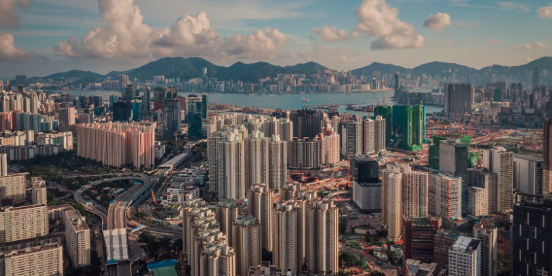 Alex Nabuco dos Santos mostra como as cidades inteligentes transformam o mercado imobiliário urbano.