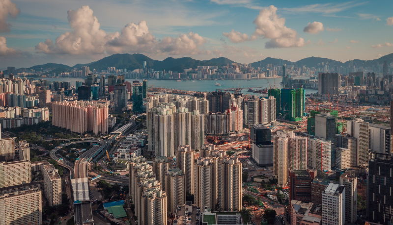 Alex Nabuco dos Santos mostra como as cidades inteligentes transformam o mercado imobiliário urbano.