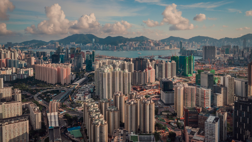 Alex Nabuco dos Santos mostra como as cidades inteligentes transformam o mercado imobiliário urbano.