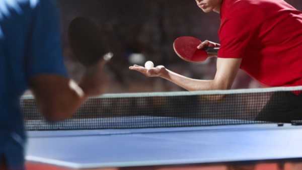 Marcio André Savi apresenta treinos práticos de tênis de mesa para todos os níveis de habilidade.