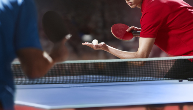 Marcio André Savi apresenta treinos práticos de tênis de mesa para todos os níveis de habilidade.