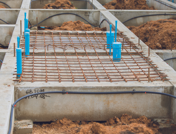 Valderci Malagosini Machado explora como as lajes treliçadas revolucionam a eficiência estrutural em obras residenciais e comerciais.