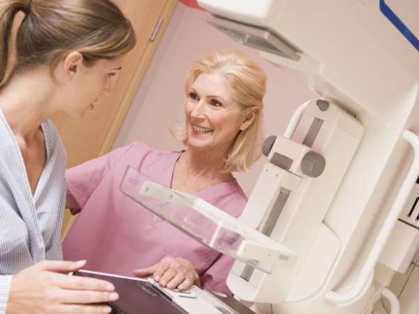 Vinicius Tadeu Sattin Rodrigues avalia como funcionam as políticas e diretrizes da mamografia e do rastreamento do câncer de mama no Brasil.