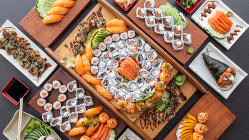 Descubra o que comer no Japão e por quê, explorando os sabores, tradições e curiosidades da culinária japonesa com Alberto Toshio Murakami.