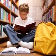 Sérgio Bento De Araújo analisa por que a leitura segue sendo essencial na educação contemporânea e no desenvolvimento crítico.