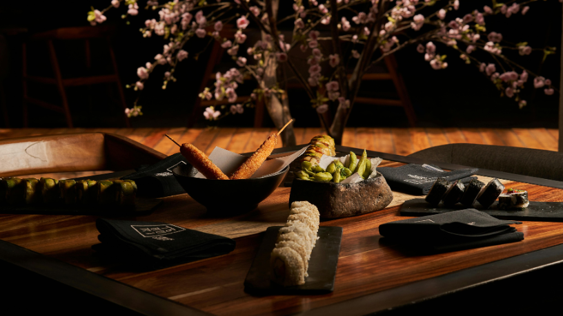 Da simplicidade do sushi aos pratos quentes cheios de história, entenda o que comer no Japão e os motivos por trás da culinária japonesa com Alberto Toshio Murakami.