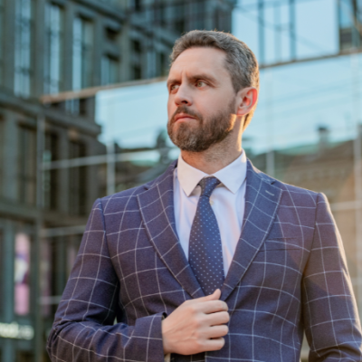 Gestão de crise em segurança institucional aplicada por Ernesto Kenji Igarashi em decisões rápidas.