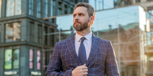 Gestão de crise em segurança institucional aplicada por Ernesto Kenji Igarashi em decisões rápidas.