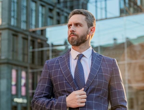 Gestão de crise em segurança institucional aplicada por Ernesto Kenji Igarashi em decisões rápidas.