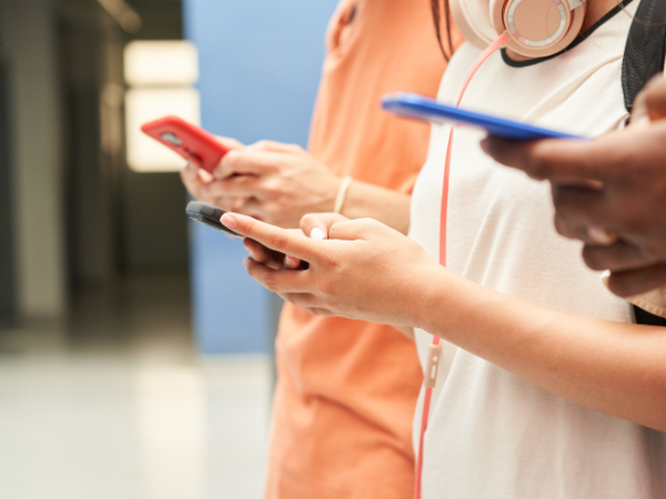 Alexandre Costa Pedrosa analisa como os hábitos digitais influenciam diretamente a saúde emocional e o bem-estar no dia a dia.