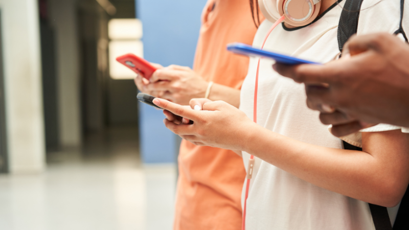 Alexandre Costa Pedrosa analisa como os hábitos digitais influenciam diretamente a saúde emocional e o bem-estar no dia a dia.