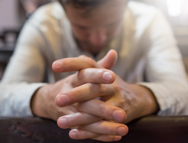 A unidade vivida na diversidade mostra como a Igreja cresce quando a comunhão é fortalecida pela caridade, com reflexões de Jose Eduardo De Oliveira e Silva.