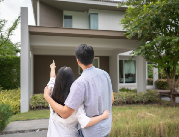 A Jm Mudanças analisa os fatores que influenciam a valorização de imóveis próximos à praia e seu impacto no mercado imobiliário.