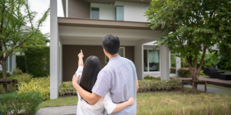 A Jm Mudanças analisa os fatores que influenciam a valorização de imóveis próximos à praia e seu impacto no mercado imobiliário.